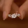 Popular no Xiaohongshu: Anel da Deusa Louro para Mulheres, Luxo Leve, Nicho, Design de Ponta, Anel Simulador com Detalhes em Diamante, Atacado