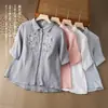 Camisa artística de doble capa de gasa de algodón estilo bosque de verano para mujer, corte holgado con flores bordadas, algodón suave, mangas de tres cuartos