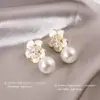 Brincos de Pérola Gota de Óleo de Camélia Prateada Estilo Pequeno Perfume Elegante da Moda Brincos de Luxo Leve de Alta Qualidade para Mulheres
