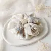 Scrunchie de Renda Bordada para Mulheres, Elástico de Cabelo de Alta Elasticidade, Corda para Coque Baixo, Acessório de Cabelo Elegante com um Toque de Sofisticação