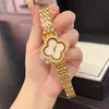 Nuevo Trébol de Cuatro Hojas Esfera Estrellada Full Diamante Moda Correa de Cuero para Mujer Reloj de Cuarzo de Tres Agujas Correa de Acero Reloj Venta al por Mayor