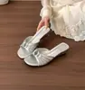 Primer encuentro: Sandalias de cuña con hebilla metálica plisada estilo francés color albaricoque claro para mujer, para uso exterior en verano con faldas, puntera abierta