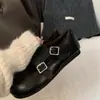Novos Sapatos Brogue Esculpidos Retro Britânicos 2025 para Mulheres com Fivelas Duplas e Mocassins de Veludo, Sapatos Pequenos de Couro Versáteis