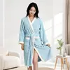 Bata de Baño para Mujer con Parches de Polar Burbuja Gruesa Cálida con Cinturón Larga de Polar Coral para Uso en Casa Absorbente