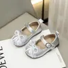 Sapatos de Bebê Femininos com Solado Macio e Laço Sapatos de Princesa Versáteis e Modernos Lançamento Primavera/Outono 2026 Sapatos Individuais Antiderrapantes para Meninas Pequenas