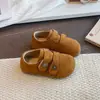 Sapatos de Couro Versáteis com Estampa de Leopardo para Meninas Outono Novo Estilo Sapatos Infantis Retrô Birkenstock Velcro Sapatinhos para Crianças Sola Macia Antiderrapante