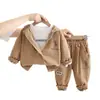 Ropa de Otoño para Bebé Niño de 0 a 4 Años Traje Casual para Bebé e Infantil Conjunto de Tres Piezas con Capucha y Mangas Largas para Primavera y Otoño Venta Directa