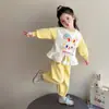Conjunto de encaje de conejito colorido estilo coreano para niñas, nuevo conjunto de dos piezas de moda primavera y otoño 2026 para niñas pequeñas