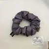 Gomas para el cabello brillantes y lustrosas estilo coreano para mujer, con un diseño plisado, material elástico que no daña el cabello y un aspecto de alta gama para coletas.