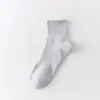 Meias masculinas de cano médio para primavera e verão, simples e versáteis, meias curtas sociais, meias invisíveis básicas de cor sólida, adequadas para todas as estações