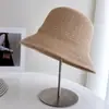 Sombrero de pescador de rafia trenzada de papel multicolor estilo minimalista para mujer, sombrero de paja para protección solar de verano con rayas contrastantes, sombrero de pescador moderno