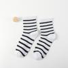 Calcetines de Rayas Blancas y Negras de Media Pantorrilla Fabricante Calcetines Deportivos Transpirables Absorbentes de Sudor en Stock Calcetines Casuales Versátiles de Moda Calcetas Zhuji