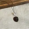 Textura natural_Colar longo marrom estilo dinheiro chinês antigo para mulheres, acessório de pingente vintage de nicho de luxo leve de alta qualidade-
