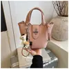 Bolso de Mano Simple Estilo Coreano con Patrón de Lichi para Mujer 2026 Nueva Moda de Gama Alta Versátil Bolso Cruzado Cubo