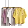 Roupa de mãe de meia-idade verão algodão e linho bordada conjunto de duas peças camiseta de manga curta gola V top estiloso estilo ocidental roupa para mulheres de meia-idade e idosas