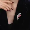 Broche de Pluma de Zirconio Rosa Plateado Estilo Lujo Ligero, Accesorios de Corsage de Perla Natural de Alta Gama, Elegantes y Exquisitos, Regalo de Vacaciones