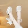 Sapatos de Salto Alto para Meninas Francesas para a Fase de Transição com Design Doce e Sandálias Bonitas de Salto Grosso para Pessoas Baixas Novo Estilo 2025