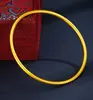 Pulsera Sólida Cerrada de Círculo Fino Tradicional Color Arena Dorada Tres Generaciones Tres Mundos Pulsera Joyería para Mujer Pulsera