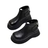 Botines cortos de cuero suave con suela gruesa para mujer, nuevo estilo otoño e invierno 2026, suela con plataforma en la puntera grande, versátiles retro, botas con forro de felpa para mujeres petite