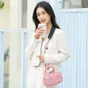 Bolso Coreano Exquisito con Forma de Bollo 2026 Minimalista Urbano de Hombro Cruzado Pequeño Cuadrado Simple Versátil Moderno Bolso para Mujer