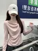 Camisa básica off-white, com babados, acinturada, de manga longa para mulheres, adequada para primavera e outono, com um visual estiloso e elegante, um top slim fit, puro e atraente