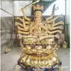 El fabricante de esculturas de bronce Hengbaofa produce artesanías de estatuas de cobre puro del Bodhisattva Shun Ti y del Avalokitesvara con gotas de agua.