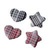 Rojo vino a cuadros amor estrella de cinco puntas repujado ultrasónico pinza para el cabello funda para teléfono móvil zapatos flor bufanda sombrero accesorios de ropa