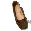 Zapatos de mujer de lunares estilo francés 2026, diseño de lazo poco profundo, aumento de altura interno, mocasines sin cordones de punta cuadrada