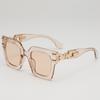 Gafas de Sol Cuadradas de Marco Grande de Marco Pequeño de Moda Combinan con Todo Estilo Ins Cadena de Sentido Avanzado Tendencia Street Shot Gafas de Sol Pequeñas para la Cara