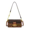 Monica Qiqi Estação Europeia Vintage Flor Antiga Cor Contrastante Flip Pequena Bolsa Quadrada Feminina 2024 Nova Moda Bolsa de Ombro Axila