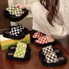 Pantuflas peludas de moda a cuadros con suela gruesa, estilo coreano para otoño e invierno, cálidas, casuales para exteriores, de algodón, con punta abierta