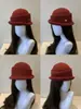 Chapéu de tricô macio e confortável estilo coreano para mulheres, perfeito para outono e inverno, com design retrô, versátil e um visual de alta qualidade que faz o rosto parecer menor. Possui uma aba delicada e enrolada e um estilo refinado de chapéu bucket.