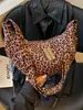 Lona fresca y elegante con estampado de leopardo 2026 nuevo modelo de verano ins de moda versión coreana bolsa tipo dumpling bolsa de axila de alto valor