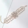 Venta Directa de Fábrica Pulsera Ancha Gruesa de Malla de Cadena de Garras Estilo Europeo y Americano con Forma de Flor Hueca de Pedrería Completa Pulsera Al por Mayor