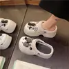 Pantuflas cómodas de suela gruesa para mujer, nuevo modelo de verano 2024, modernas y lindas, zuecos de playa que aumentan la altura