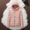 Novo Casaco de Penas com Capuz Outono e Inverno Transfronteiriço Plus Size Curto Médio para Idosos e Idosos Jaqueta de Penas com Capuz Leve para Mulheres