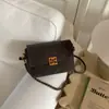 Bolso de Mujer Estilo Europeo de Gamuza Suave Nueva Moda Versátil Gran Capacidad Bolso de Hombro Cruzado Bolso para Commuter Debajo del Brazo Moderno