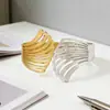 Pulseira de Moda Transfronteiriça com Design Vazado de Aço Inoxidável Asa Dourada Pulseira Hidráulica Versão Larga Acessórios de Mola Atacado