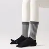 Calcetines de yoga de cinco dedos para mujer, otoño e invierno, hechos de algodón peinado, con puntos de silicona antideslizantes, calcetines deportivos silenciosos, calcetines de Pilates de longitud media con dedos separados