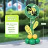Decoración de escena para ceremonia de regreso a clases para clases de transición de jardín de infantes y primaria, incluyendo columnas de globos, tableros KT y artículos decorativos