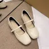 Zapatos Mary Jane Suaves Estilo Retro de Noche Primavera Verano 2026 Marrones Puntera Cuadrada Suela Plana Zapatos de Una Sola Hebilla Falda de Mujer Nuevo Combinación