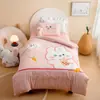 Conjunto de Roupa de Cama Infantil de Algodão Grau A com Desenhos Animados, Amigo da Pele e Respirável, Conjunto de Três Peças 100% Algodão para Bebês e Crianças Pequenas, Capa de Colcha para Creche