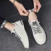 Zapatos de Hombre de Primavera 2026 Nuevos Versátiles Zapatos Casuales de Cuero para Hombre Verano Suela Plana Zapatos Deportivos de Tabla Zapatos Blancos de Trabajo de Moda