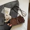 Bolsa de Ombro e Axila de Camurça Elegante e Versátil para Mulheres, Novo Design Inverno 2025, Bolsa de Mão Texturizada e Bolsa Transversal