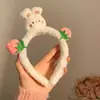 Faixa de Cabelo Fofa para Lavar o Rosto para Mulheres 2024 Nova Headwear de Desenho Animado Faixa de Cabelo Faixa de Cabelo Grampo de Cabelo de Pelúcia Presente Venda por Atacado