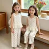Conjunto de Colete de Bolinhas para Meninas Verão 2026 com Acabamento em Renda, Calça Larga Fina, Conjunto Casual Elegante de Duas Peças para Meninas