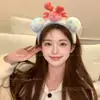 La misma adorable diadema de felpa con lunares de Zhao Lusi, diseñada para mujeres, perfecta para lavarte la cara o aplicarte una mascarilla facial, un accesorio para el cabello que mantiene tu cabello en su lugar