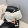 Bolsa de Tela de Nylon Color Caramelo Ligero para Verano Moda 2024 Nueva Informal Estilo Occidental Color Sólido Bolso de Hombro Bajo el Brazo para Mujer