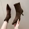 Botas de tornozelo estilo coreano, bico fino, salto baixo, salto fino, botas da moda, camurça, tamanho grande, preto, botas justas, botas elásticas, botas de moda