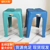 Taburete grande simple para el hogar, taburete de plástico engrosado, no se deforma fácilmente, material PP ecológico resistente al desgaste